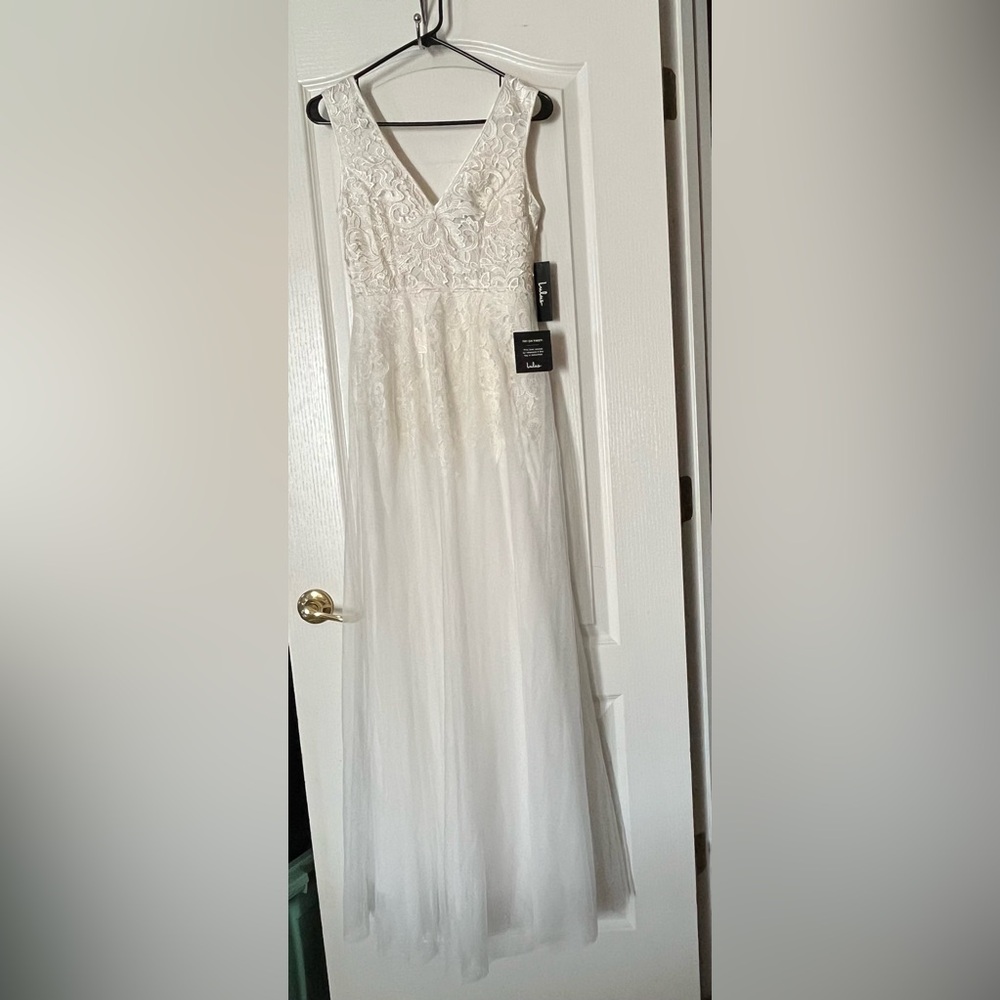 “
Lulus Wedding Dress Size Small. 
New with tags.